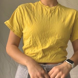 Basic yellow tee🌼